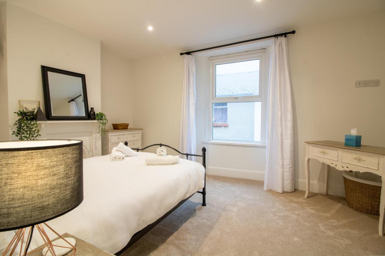 Stylish And Modern Town Centre End-Of Terrace Home Newton Abbot Luaran gambar