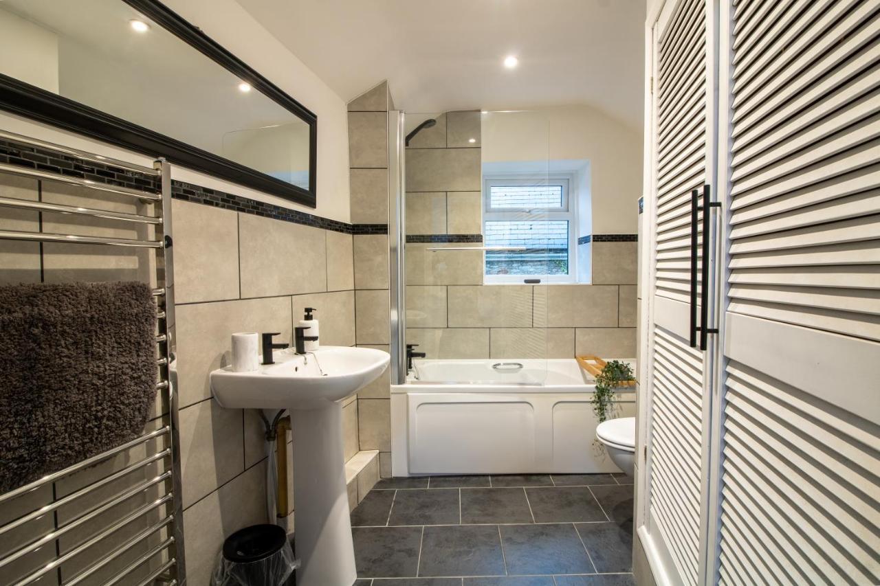Stylish And Modern Town Centre End-Of Terrace Home Newton Abbot Luaran gambar