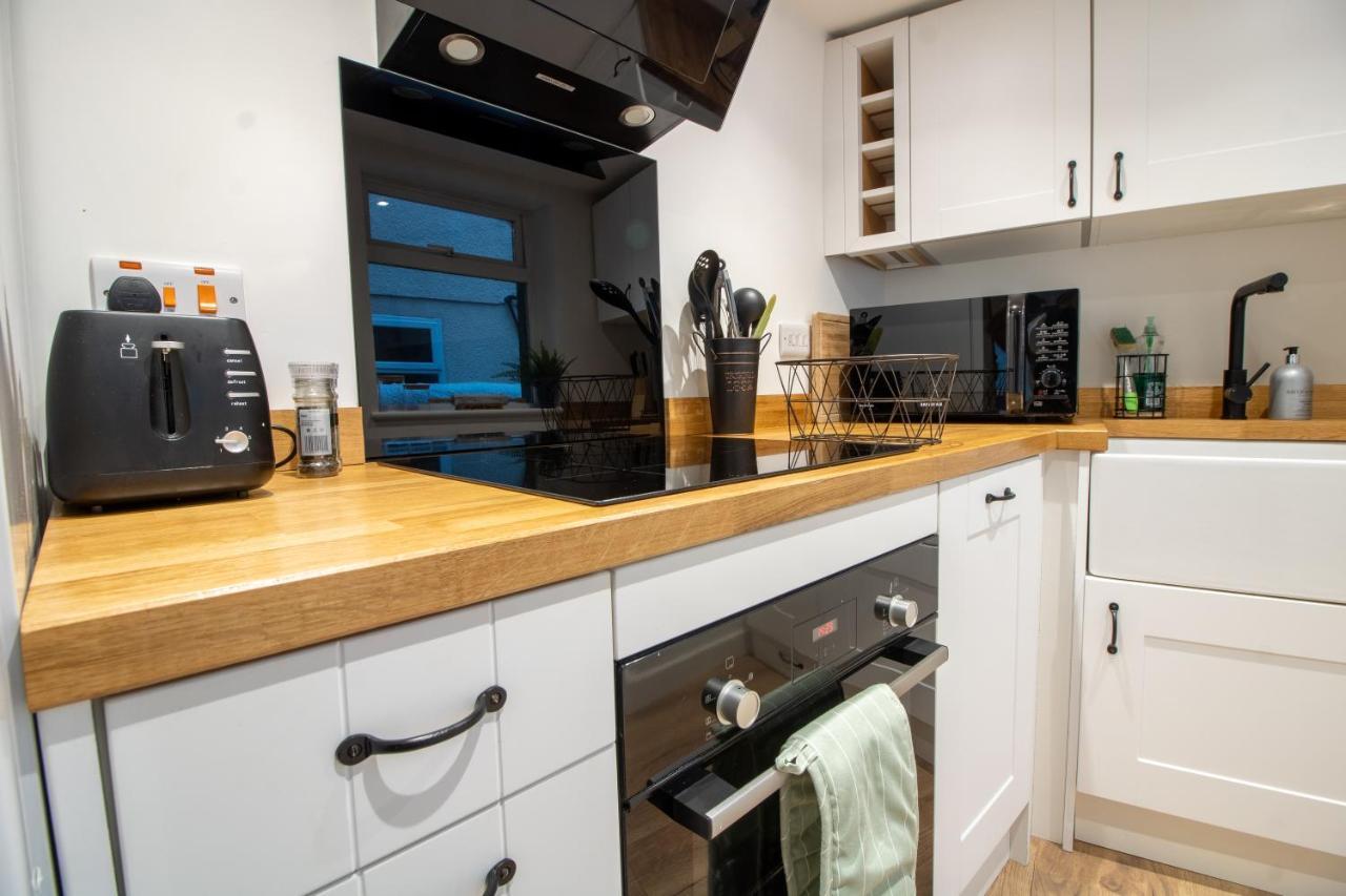 Stylish And Modern Town Centre End-Of Terrace Home Newton Abbot Luaran gambar